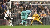 FOTO: Messi Tak Berkutik, Barcelona Keok Barcelona kalah 0-2 dari Valencia pada lanjutan Liga Spanyol yang diwarnai permainan buruk Lionel Messi di Stadion Mestalla.