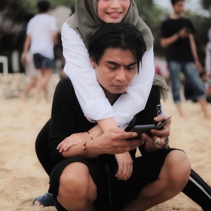 <p>Semoga langgeng terus ya, Charly van Houten dan Regina. (Foto: Instagram @regina_irawan03)</p>
