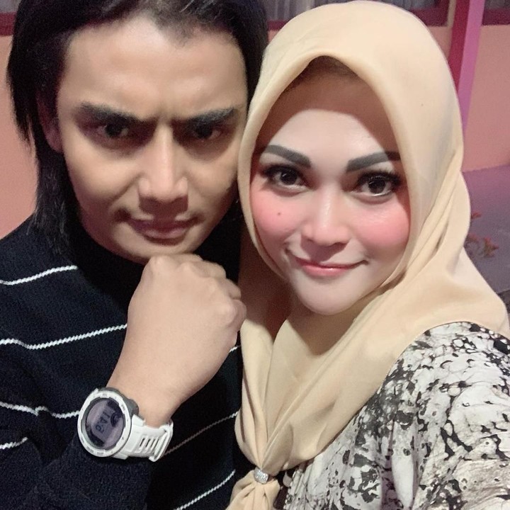 <p>Muhammad Casmali Parli atau kita kenal dengan Charly van Houten telah menikah pada Juli 2004 dengan Regina Irawan. Hanya berselang setahun dari pernikahan, Charly dan Nana (panggilan Regina) sudah diberi amanah menjadi orang tua. (Foto: Instagram @regina_irawan03)</p>