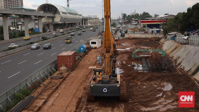 Jokowi memangkas jumlah proyek strategis nasional dari yang awalnya 227 menjadi tinggal 201 proyek.
