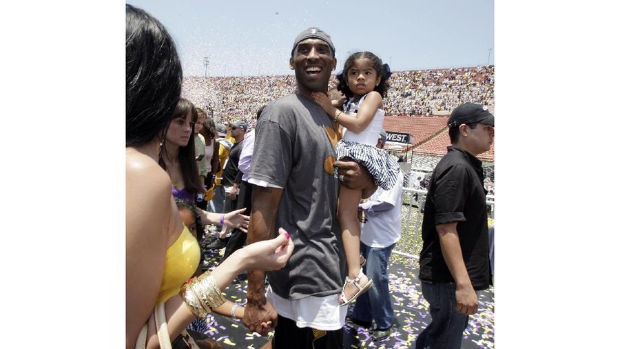 Seorang saksi menuturkan bagaimana detik-detik helikopter yang ditupangi Kobe Bryant meledak dalam kabut.