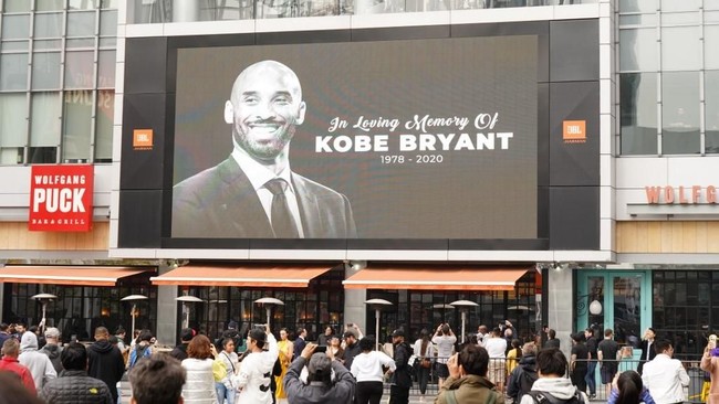 Kobe Bryant meninggal karena kecelakaan helikopter hingga MU membantai Tranmere Rovers di Piala FA jadi berita populer dalam 24 jam terakhir.