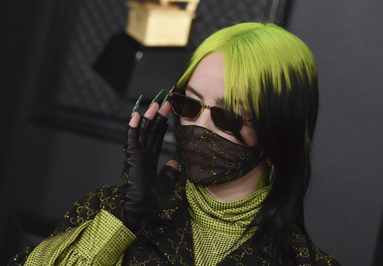 Para artis tampil menawan di Grammy Awards 2020 di Los Angeles, Minggu (26/1). Tapi beberapa dari mereka malah dinilai mengenakan pakaian yang kurang pas.