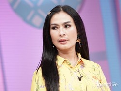 Kini Cuma Berdua Suami di Rumah, Iis Dahlia Menikmati Masa Tua Dengan Pacaran