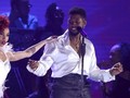Usher Dituding Sawer Penari Striptis Pakai Uang Palsu