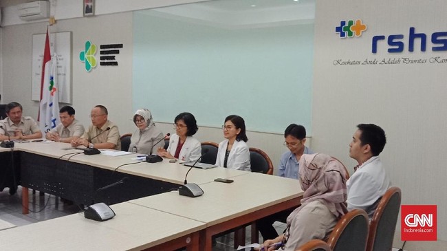 Dua dari tiga pasien yang diduga kena virus Corona dinyatakan negatif Corona dan diperbolehkan pulang oleh tim dokter RSHS Bandung.