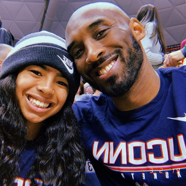 7 Potret Kenangan Kobe Bryant Bersama Keluarga Kecilnya Beberapa potret manis antara Kobe Bryant, Vanessa dan keluarga kecilnya versi Insertlive.