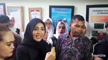 img-title Fairuz Dicecar Pertanyaan Organ Intim, Kakak: Gak Punya Hati Nurani