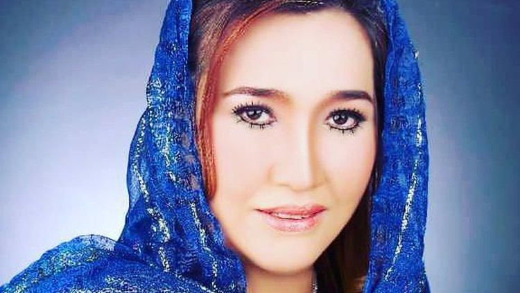 Sebelum meninggal dunia, Johny Indo mengutarakan kerinduan pada anak sulungnya, dokter Eva. Hal itu disampaikan sang cucu, Santa. Eva diketahui ada di Surabaya.