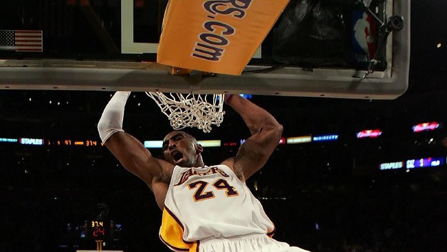 Duel New York Knicks lawan Brooklyn Nets berlangsung dalam suasana duka karena kabar meninggalnya Kobe Bryant dalam kecelakaan helikopter.