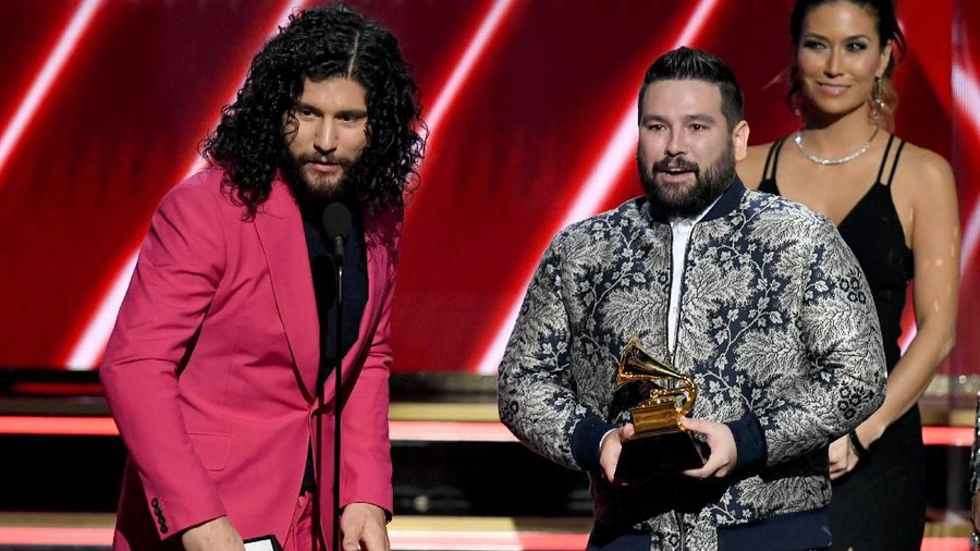 Dan + Shay LOS ANGELES, CALIFORNIA - JANUARY 26: (L-R) Dan Smyers and Shay Mooney of music group Dan + Shay accept the Best Country Duo/Group Performance award for 'Speechless' onstage during the 62nd Annual GRAMMY Awards at STAPLES Center on January 26, 2020 in Los Angeles, California. (Photo by Kevin Winter/Getty Images for The Recording Academy )