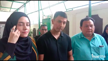 img-title Jadi Saksi Kasus Ikan Asin, Tangis Fairuz A Rafiq Pecah di Ruang Sidang