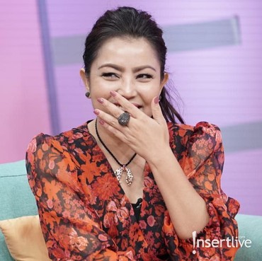 Arisan di Tengah Pandemi Corona, Masker Wajah Mayangsari Bikin Salfok