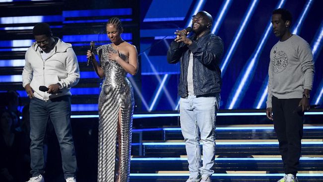 Berikut rangkuman momen emosional Grammy Awards dari Billie Eilish, Tyler, The Creator, Camila Cabello, Ariana Grande, sampai penghormatan untuk Kobe Bryant.