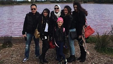 So Sweet, Shafa Harris Abadikan Momen Bahagia Faisal - Sarita 1 Lift
