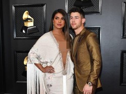 Priyanka Chopra Dinyinyirin karena Gaunnya Ekspos Belahan Dada