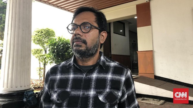 Direktur Lokataru Foundation Haris Azhar menduga ada kejanggalan dalam perampasan aset terpidana BLBI Lee Darmawan oleh Kejaksaan Agung.