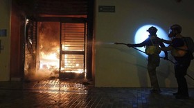 FOTO: Pedemo Hong Kong Bakar Zona Karantina Virus Corona