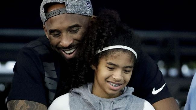 Duka Pesohor Hiburan Dunia atas Kematian Kobe Bryant Taylor Swift, Gigi Hadid, sampai John Legend dan Chrissy Teigen tak dapat menahan duka dan rasa kehilangan Kobe Bryant yang meninggal pada Minggu (26/1).