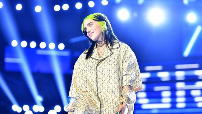 Billie Eilish mengaku tak peduli jika Justin Bieber menjual kotoran di atas piring, ia akan tetap memperhatikan dan mencintai pria 25 tahun itu.