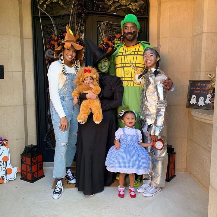 <p>Kenangan Kobe dan keluarga kecilnya merayakan Haloween pada November lalu. Menjadi kenangan indah untuk selalu diingat oleh keluarga dan para fans. (Foto: Instagram @kobebryant)</p>