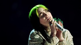 Billie Eilish Curi Perhatian Lewat Aksi No Time To Die