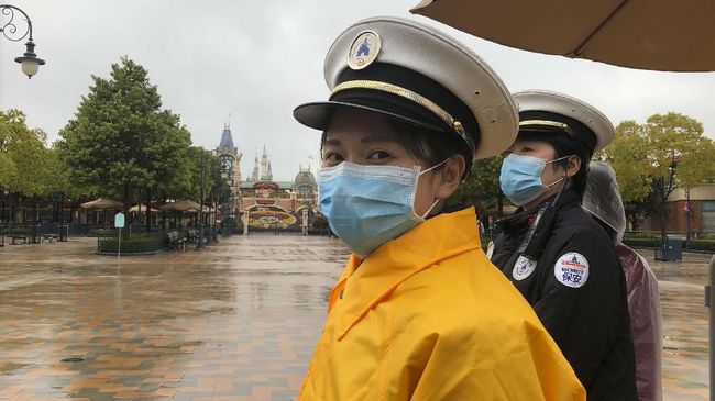Jurus 'Tangan Besi' Kendalikan Masyarakat Saat Krisis Corona Pandemi virus corona membuat banyak negara merumuskan kebijakan untuk pengendalian demi menekan penyebaran wabah.