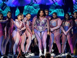 Buka Grammy, Lizzo Beri Persembahan untuk Kobe Bryant