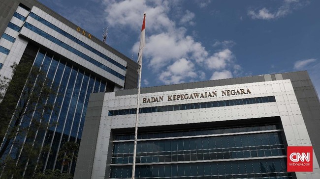 Pegawai Negeri Sipil (PNS) diminta untuk tetap menjaga netralitas saat mudik lebaran 2024 serta tidak terpeleset berpihak kepada calon kepala daerah.