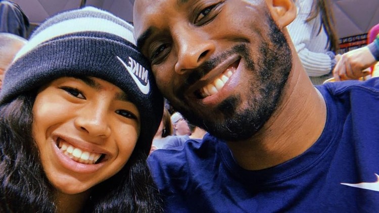 Pemain basket legendaris Kobe Bryant tewas dalam kecelakaan helikopter di Los Angeles. Ia dan putrinya, Gianna yang juga tewas memiliki hubungan yang dekat.