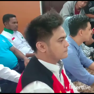 Jalani Sidang Kasus Ikan Asin, Galih Ginanjar Pamer Baju & Sepatu Baru