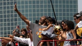 Fan Serbu Lokasi Kecelakaan Kobe, Polisi Sulit Investigasi