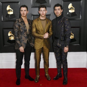 Lirik Lagu Leave Before You Love Me - Marshmello feat Jonas Brothers