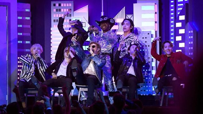 Penggemar BTS mengungkapkan kekecewaan melihat grup idola mereka mendapat jatah tampil sangat pendek di panggung Grammy Awards 2020.
