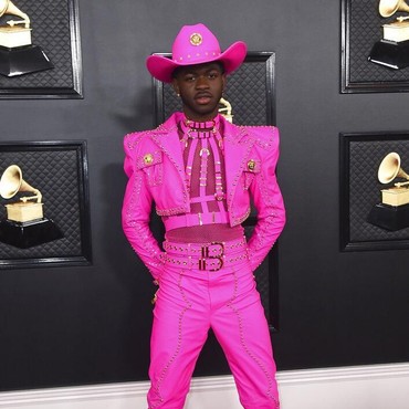 Rapper Lil Nas X Rilis Sneakers dengan Kandungan Darah Manusia