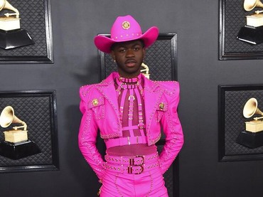 Rapper Lil Nas X Rilis Sneakers dengan Kandungan Darah Manusia