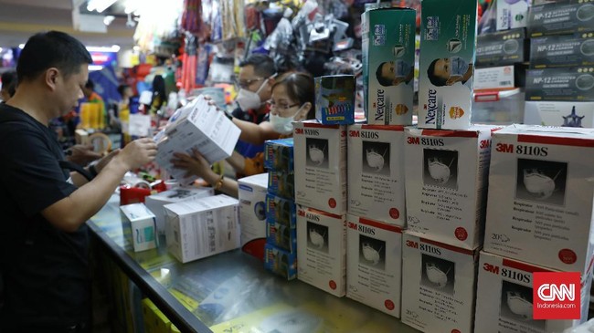 KPPU menyatakan tidak ada kenaikan signifikan harga masker wajah di tingkat produsen.