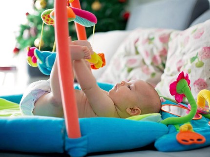5 Mainan Murah Meriah untuk Merangsang Penglihatan Bayi Baru Lahir