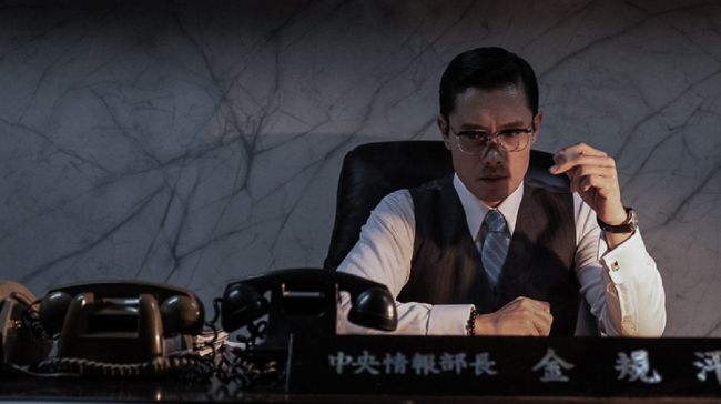 Film laga lokal seperti The Man Standing Next dan Hitman: Agent Jun berada di puncak box office Korea Selatan.