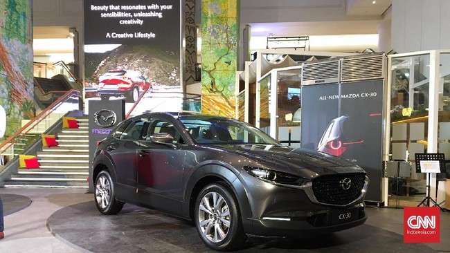 CX-30 merupakan SUV baru dari Mazda yang menempati posisi di atas CX-3 dan di bawah CX-5.