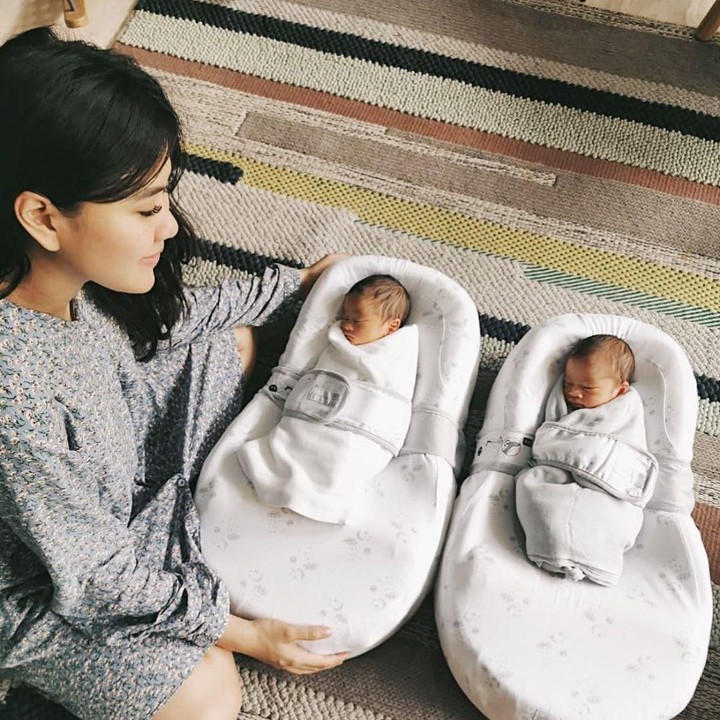 <p>Nah, kalau disandingkan seperti ini, bisakah Bunda membedakan antara Zayn dan Zunaira? (Foto: Instagram @syahnazs)</p>
