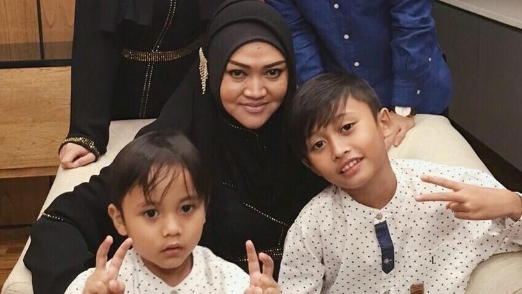 Simak berita terpopuler HaiBunda hari ini, mulai dari kos 32 pintu warisan mantan istri Sule, Lina kepada Rizky Febian hingga resep bekal nasi gila yang lezat.