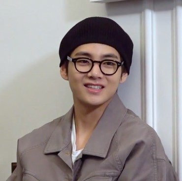 V BTS Telanjang Dada, ARMY Bule Bingung Kim Taehyung Gak Ada Akhlak