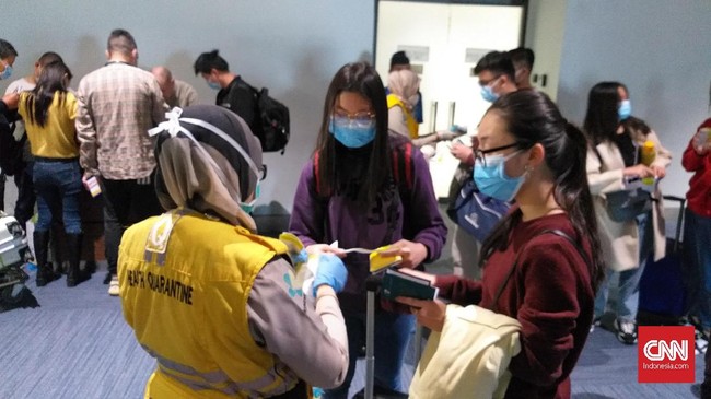 Bandara Internasional Soekarno-Hatta menerapkan pemeriksaan berlapis terhadap penumpang penerbangan asal China.
