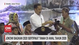 VIDEO: Jokowi Bagikan 2020 Sertifikat Tanah Awal Tahun 2020