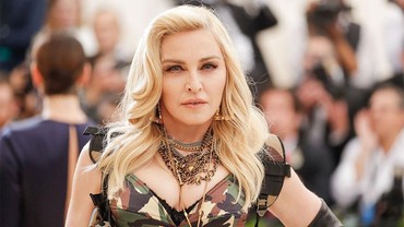 Sering Foto Bugil, Madonna Diblokir Instagram