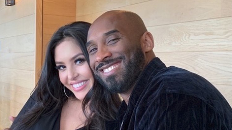 Mendiang Kobe Bryant ternyata tak pernah naik helikopter bersamaan dengan sang istri, Vanessa. Hal ini terkuak setelah kematian legenda NBA tersebut.