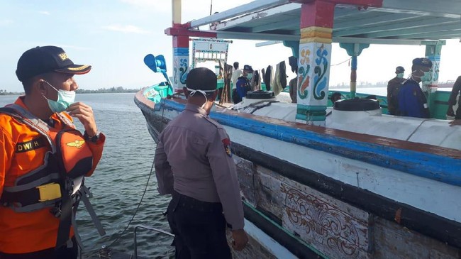 Sebanyak 14 warga Iran yang ditemukan di dalam kapal di perairan Aceh mengaku nelayan yang dibajak Somalia, meski nihil alat tangkap.