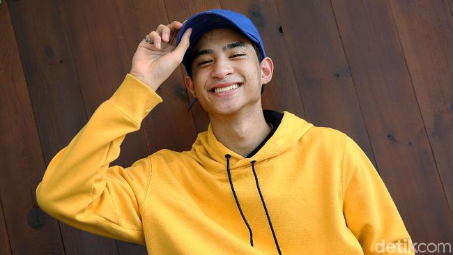 Lirik Lagu Rembulan Devano Danendra