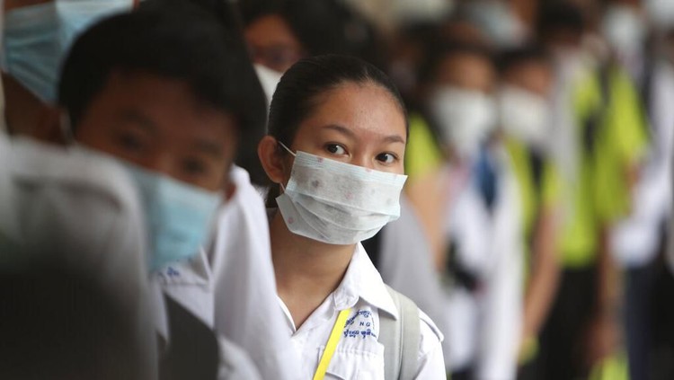 Penyebaran Novel Coronavirus (2019-nCoV) telah meluas ke sejumlah negara, termasuk Kamboja. Para siswa pun diimbau kenakan masker saat beraktivitas di sekolah.